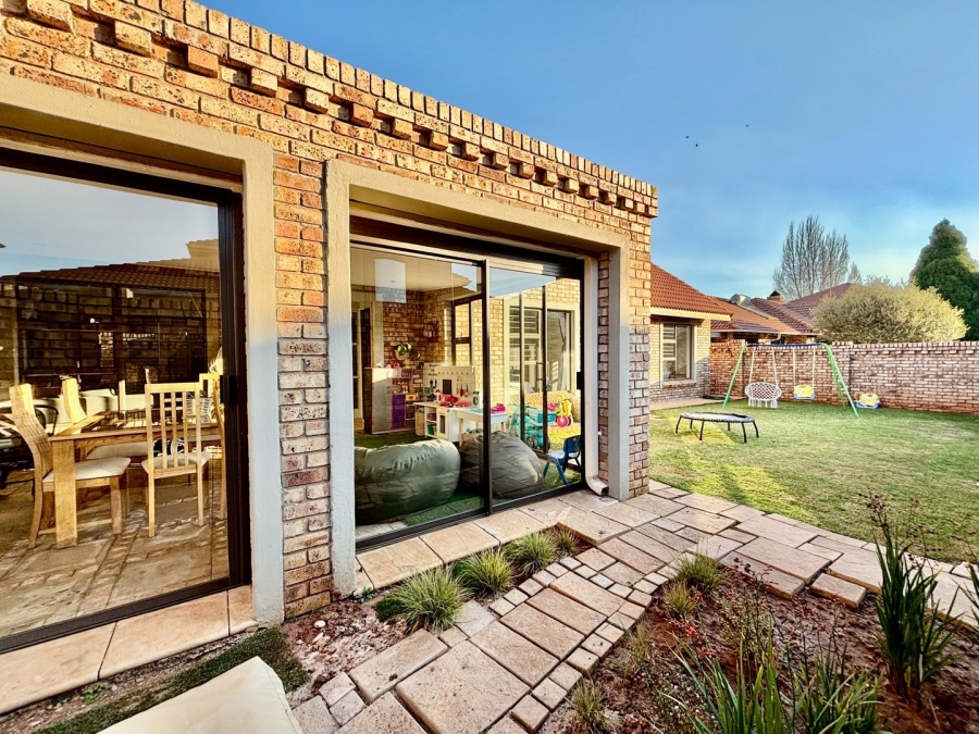 4 Bedroom Property for Sale in Mooivallei Park North West